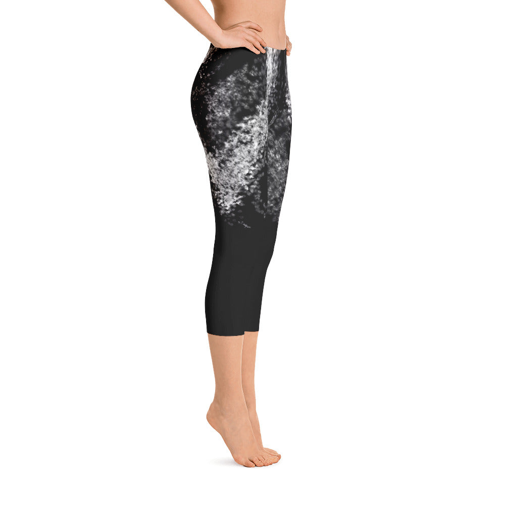 "Give love" Capri Leggings